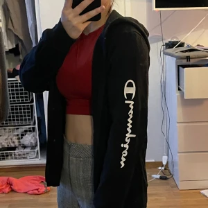 Champion kofta - Fin championkofta, använd bara ett fåtal gånger men lite nopprig, därav priset, inget man tänker på dock, nypris var nog runt 399-599, kommer ej riktigt ihåg 