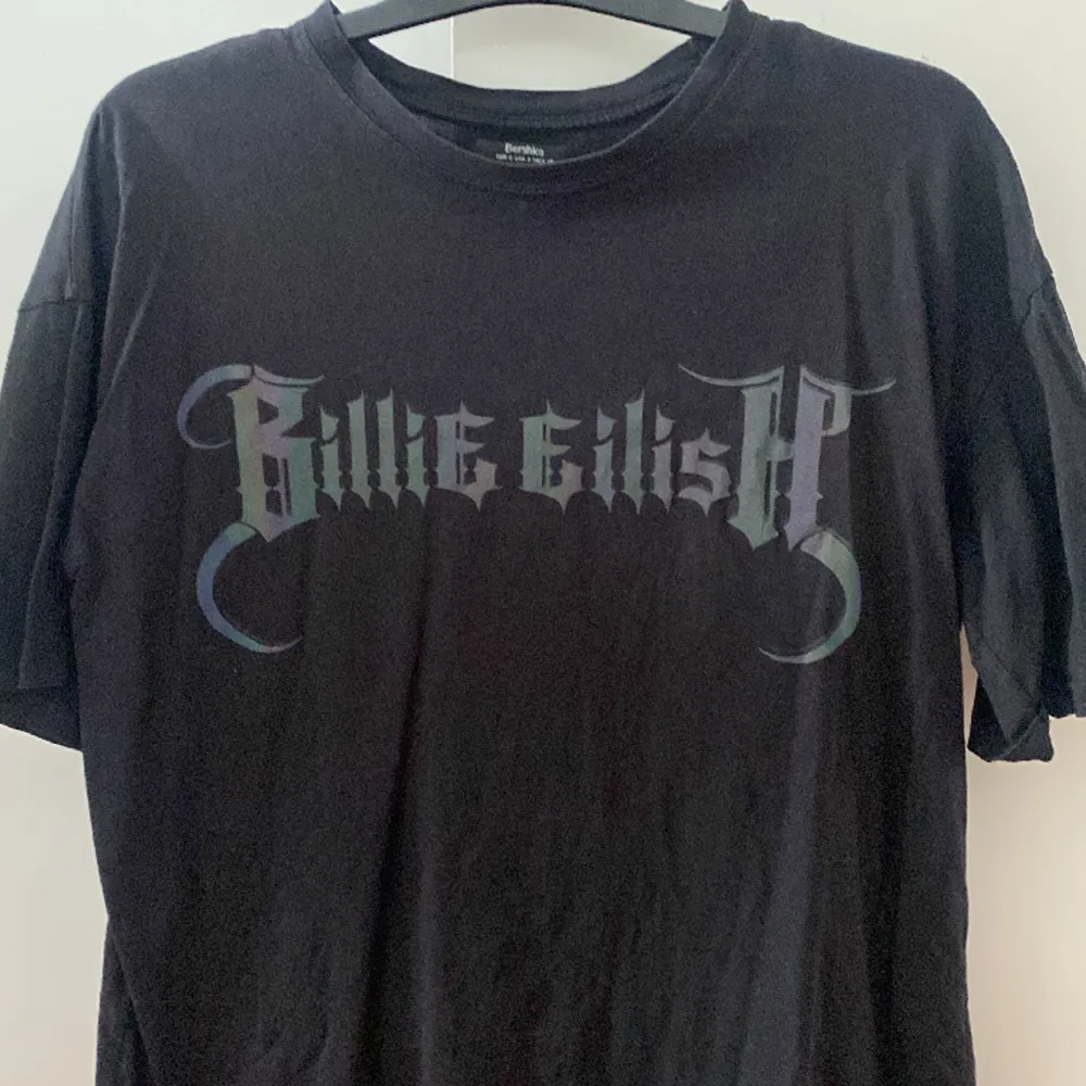 Billie Eilish t-shirt i bra skick.. T-shirts.