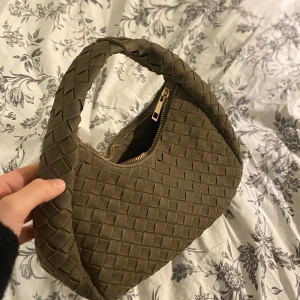 💚väska - säljer denna bottega liknande väska, superfin och är i bra skick. 💚