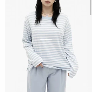 Monki topp 🩵 - Säkert denna randiga topp för att den inte kommer till användning 🩵 är som ny 🩵