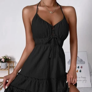 Rygglös klänning  - har ej använt 