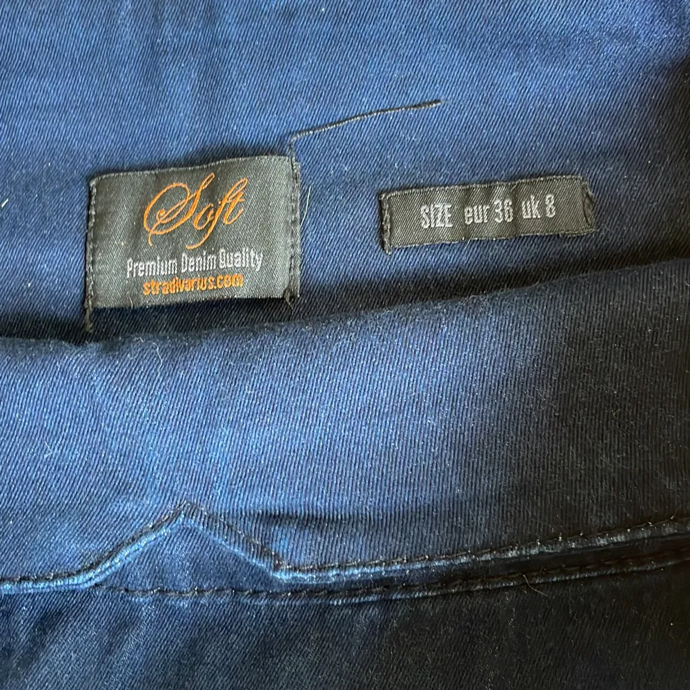 Hej! Jag säljer en blå Jeankjol/denimkjol i storlek S (euro 36) som är i gott skick! <3 Hämtas helst i Malmö!. Hameet.