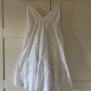 Zara klänning - Hör av er vid frågor