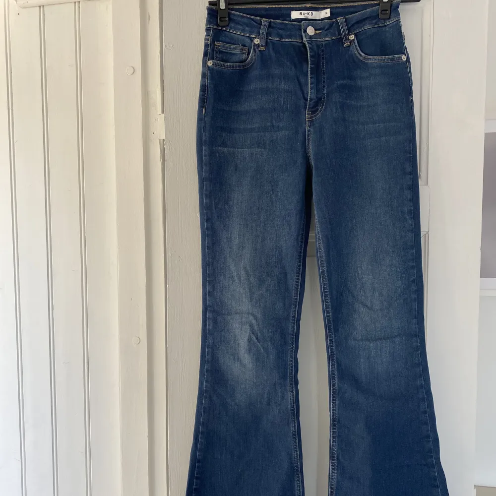 Snygga nakd jeans i bootcut modell. Så snygg färg. Stretchiga. Använda endast ett fåtal gånger. Storlek 38. Jeans & Byxor.