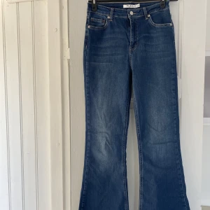 Nakd jeans  - Snygga nakd jeans i bootcut modell. Så snygg färg. Stretchiga. Använda endast ett fåtal gånger. Storlek 38