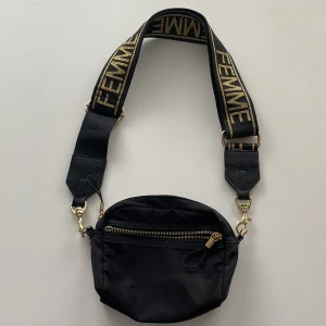 Snygg väska  - Jättefin, svart väska 