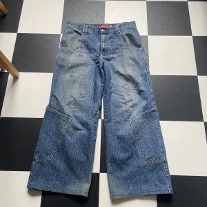 Jeans  -  feta jeans som jag fick men inte kom till användning, bra skick🙏🙌