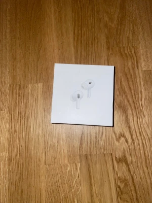 Alrpods PRO 2 - Råkade beställa tre par när jag egentligen skulle ha 1 par så jag försöker bli av med de andra två