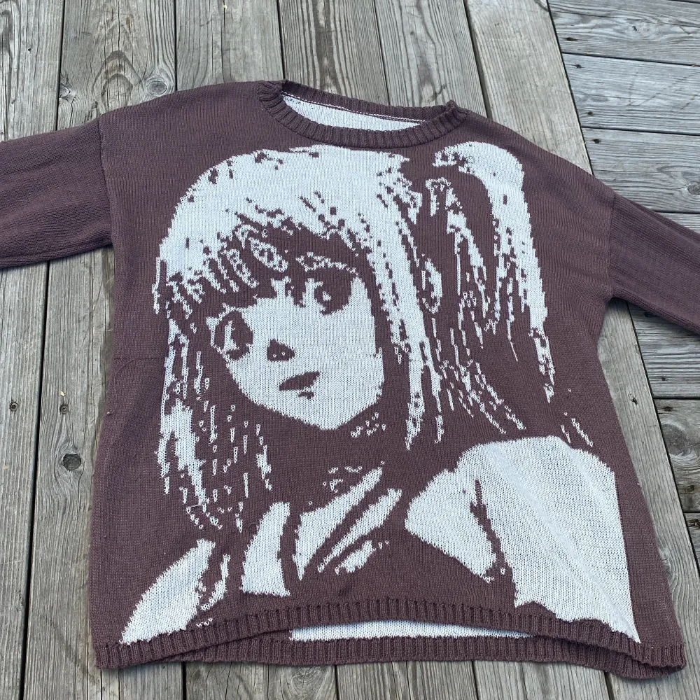Misa sweater, worn a few times and bought for around 190kr irl it’s a kinda red/brown/purple colour. Hoodies.