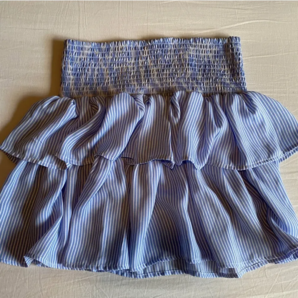 Jättefin kjol från Cubus som passar bra till sommaren!. Kjolar.