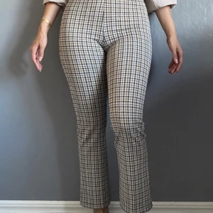 Ankellånga tygbyxor  - Storlek XS. Sitter en aning tight på mig och därför vill jag sälja de. 