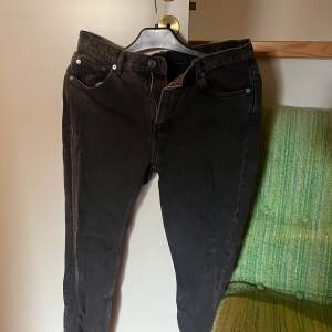 Väldigt snygga jeans från arket i storlek 28, pris kan diskuteras 💓