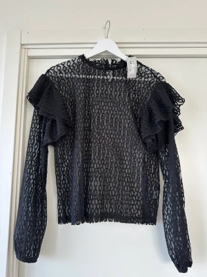 Tröja river island  - Aldrig använd  Är 34 men lite oversized så funkar som en 36 också 