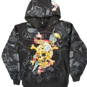 Ed hardy liknande y2k hoodie - Skriv vid intresse.  Mått: 72x55