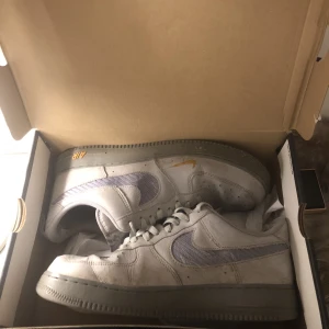 Nike air force 07 - Väldigt använda Nike storlek 44,5