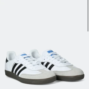 Samba Adv  - Hög efterfrågan på Samba! Dessa är Samba adv köpta från junkyard för en månad sen helt nya enbart testade. Jag har vanligtvis 38 men fick gå upp 2/3 för att inte tårna ska slå i