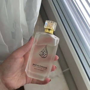 Parfym helt ny - 100 ml, luktar gott, den heter water of gold, lukten ger dig en känsla av rikedom, renhet, och confidence