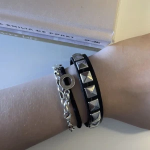 Svart nitarmband  - egengjort armband som jag själv gjort! använd köp nu