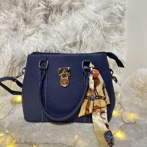 Väska - Fint väska, får plats med mycket grejer