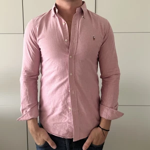 Ralph lauren skjorta - Nice ralph lauren skjorta, bra skick, storlek S, modellen på bilden är 186 lång 