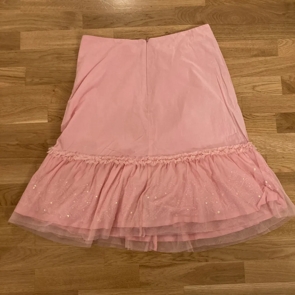 Rosa kjol från flash i storlek L, matchande linne finns i annonsen innan. Kjolar.