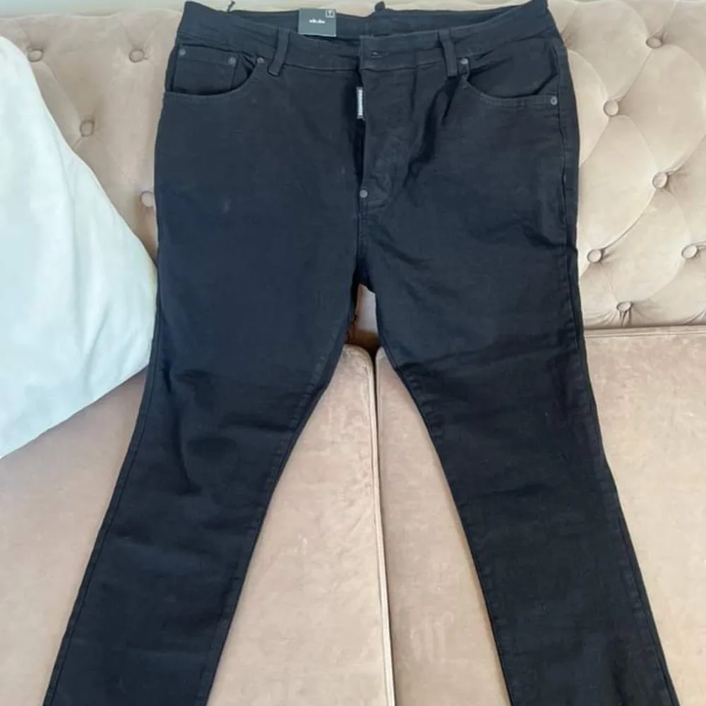 1:1 Dsquared2 Jeans finns inne i storlek 44-56.. Jeans & Byxor.
