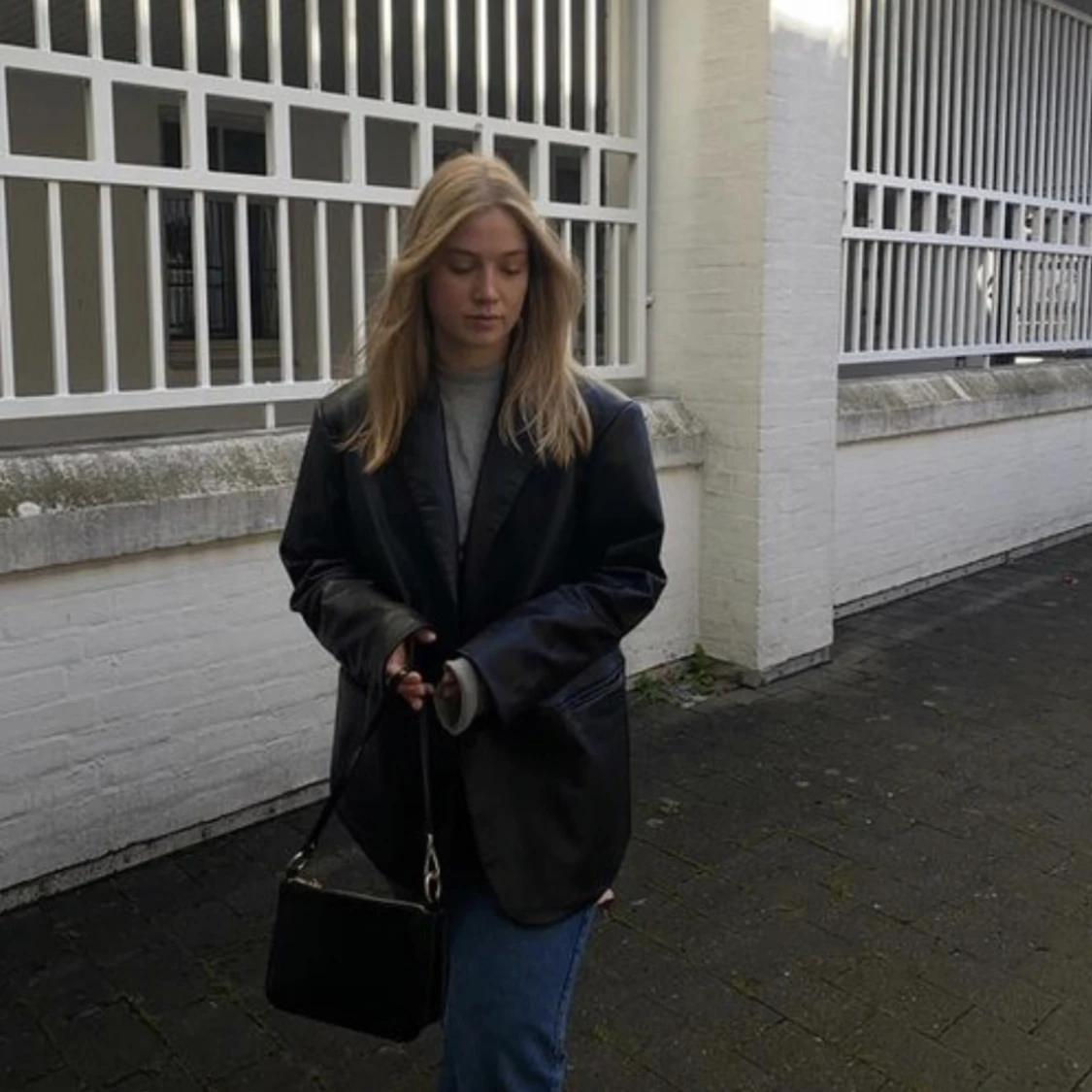 Skinnjacka i läderimitation 