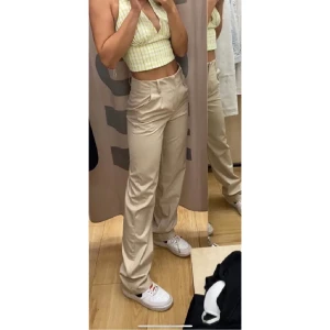 Kostymbyxor  - kostymbyxor från bershka nyskick