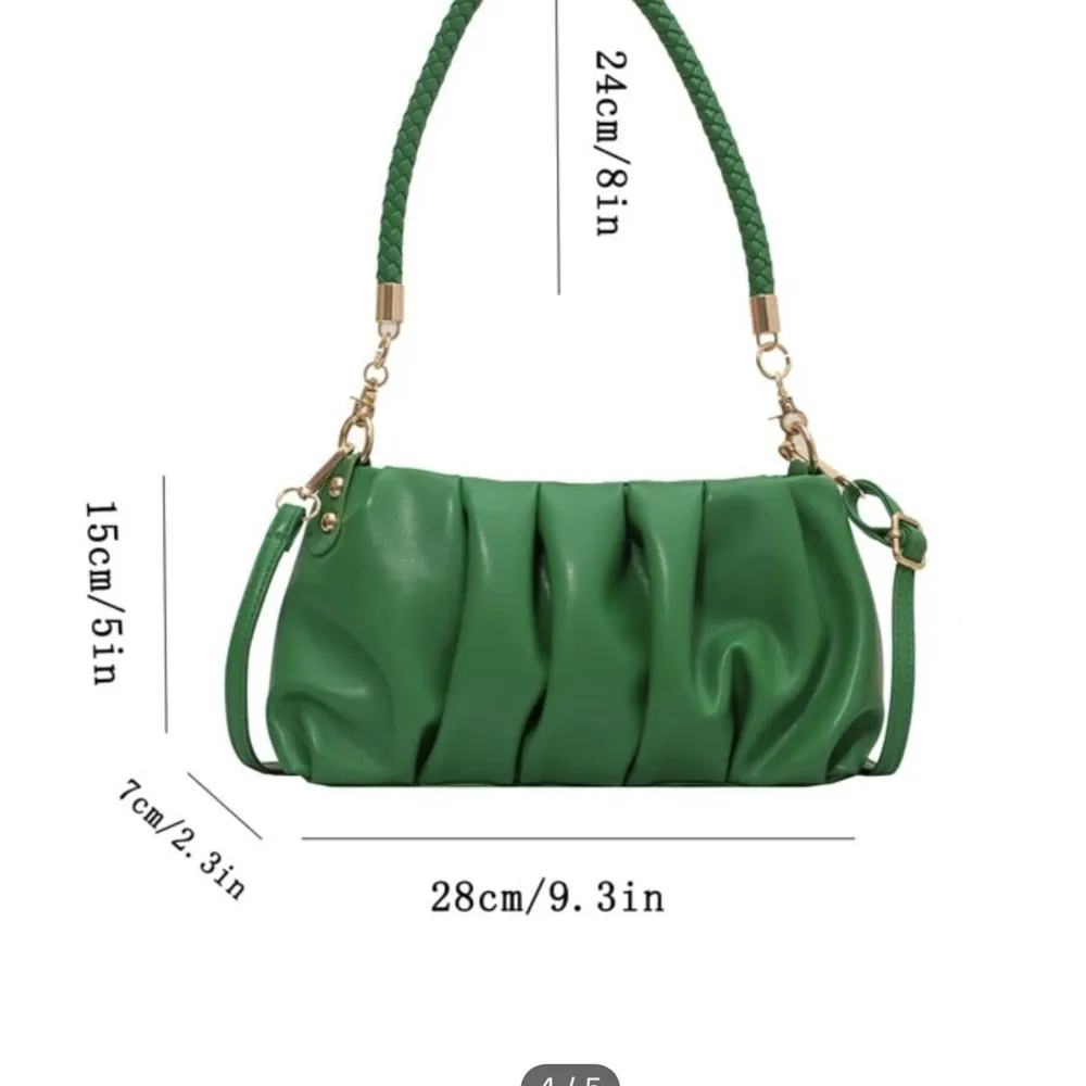 Grön väska. Använd 1 gång. Grönare än på bilden. Syns inte lika bra på bilden. Väskor.