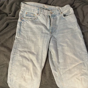 Ljusblåa jeans - Från ginatricot Använd enstaka gång Köpte fel storlek