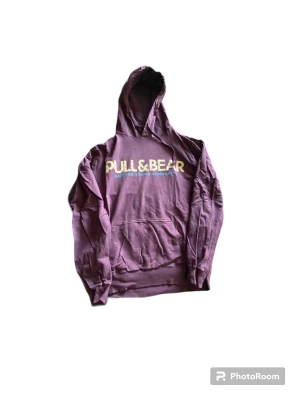 Pull & Bear hoodie  - Skick: 5/10 använd, se bild 2 Strl: M