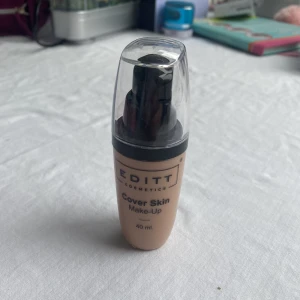 Foundation  - Nu och oanvänd då jag redan ser på förpackningen att den är för mörk