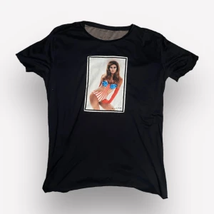 Limitato tisha - Extremt skön limitato tisha från ett av deras första släpp! Säljer den nu för 499!