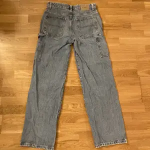 Jeans från pull&bear i storlek 38 säljer pga att de är för små för mig