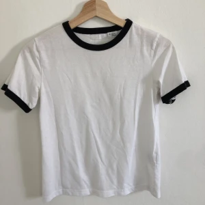 T-shirt - Söt t-shirt från Urban Outfitters. 