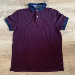 Tommy hilfiger piké  - En fin piké som passar vid alla tillfällen, hör av er vid intresse!