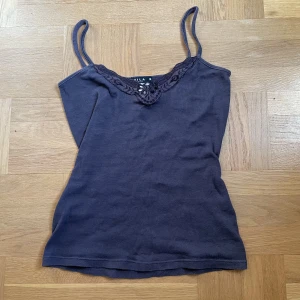 Grått linne - En mörkblå/grått linne med spets från vila 🖤Köpt secondhand, stretchig och passar S-M. 
