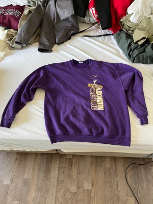 Vintage tröja oversized  - Snygg fräsch vintage tröja, fläckfri. Jag är 177cm, 68kg