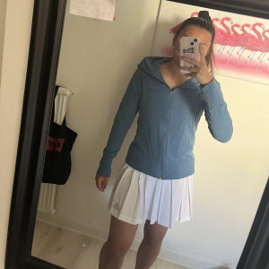 Träning tröja  - Endast använd 2 gånger!  Nyttpris 500 Mitt pris 50