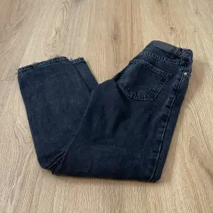Ett par jeans som är använda! Men skulle ändå säga att dom är användbara! 