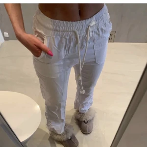 Linnebyxor  - Säljer linnebyxor från By Anastasia! Köpte dom för 600 förra sommaren, buda gärna!💖💖