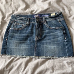 Mini Kjol - Jätte fin minikjol, köppt på Sellpy men från Crocker🌼 Den är i XS och därför för liten💕