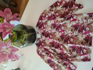 Rodebjer blus M - Klassisk blommig blus i bra kvaöitet och skick. 