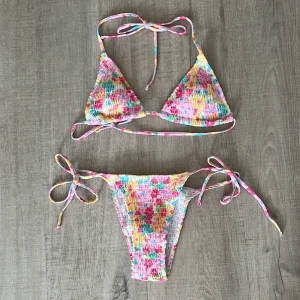 Bikini stl S - Säljer denna fina bikini i stl S.  Aldrig använd 