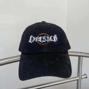 Lifesick keps  - basebollkeps/dadhat med brodyr och justerbar strap, sitter skönt! 