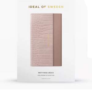 Superfint plånboks liknade skal från ideal of sweden, för iphone 12 pro max. Hänget till skalet tillkommer inte. Knapp använt💕