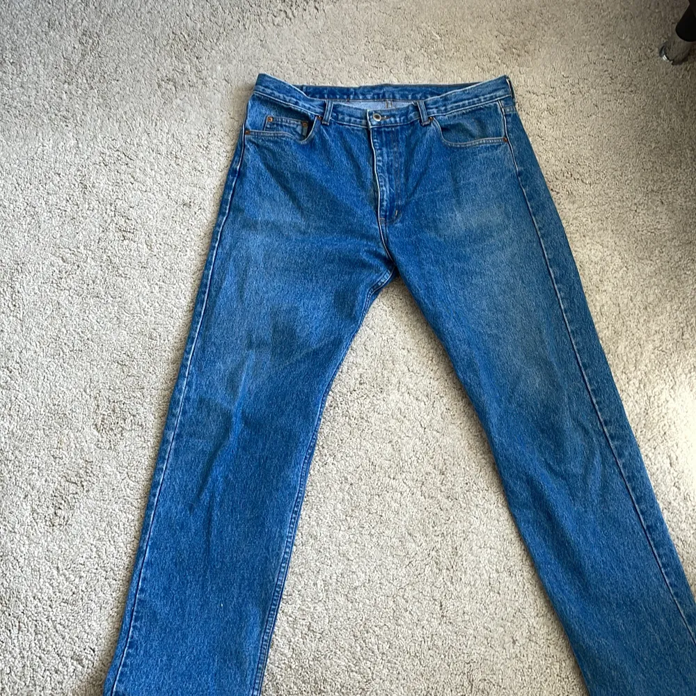 Baggy Timber Jeans. 100% bomull. Ljus blå färg.. Jeans & Byxor.