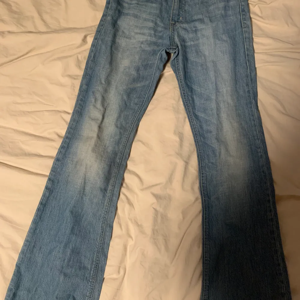 acne jeans denim 27/32 l.u.v brush flared luv love. Jeans & Byxor.