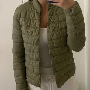 Vårjacka - Supersnygg vårjacka från HM i storlek 34. Knappt använd!