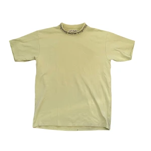 Acne t-shirt - Ljusgrön acne tshirt med tjockt sweater liknande tyg🤩